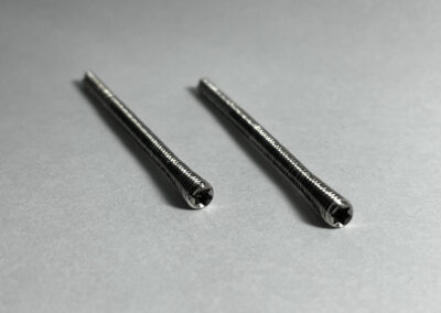 Tornillo de titanio canulado 2.3
